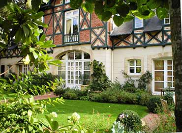 Normandie (Deauville), jardin d'agrément pour une villa estivale